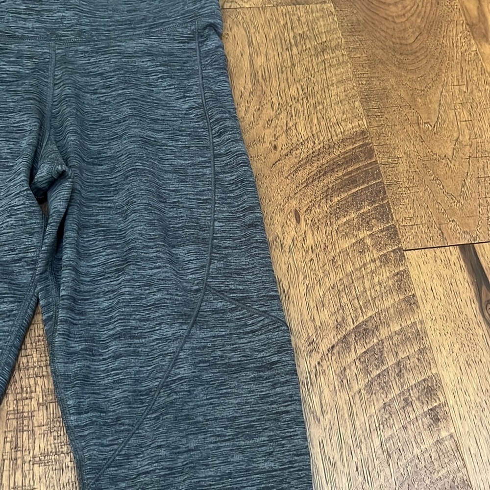 Under Armour Woman’s Grey Compression Leggings Size L - Picture 5 of 7